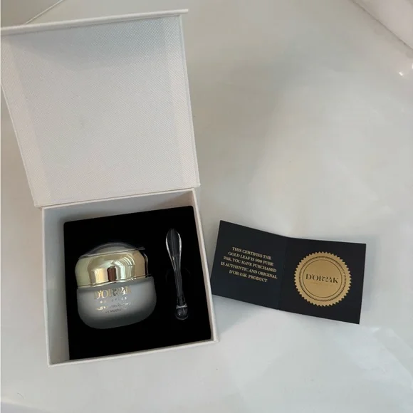 D'OR24K Multi-Vitamin Recovery 24H Moisturizer - Gold and White